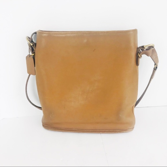 Coach Handbags - 🌞Coach Vintage Tan Leather Legacy Messenger Bag